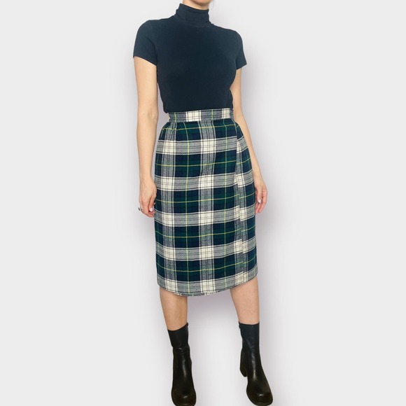 70s Green and Navy Plaid Vintage‎ Skirt - Picture 4 of 11